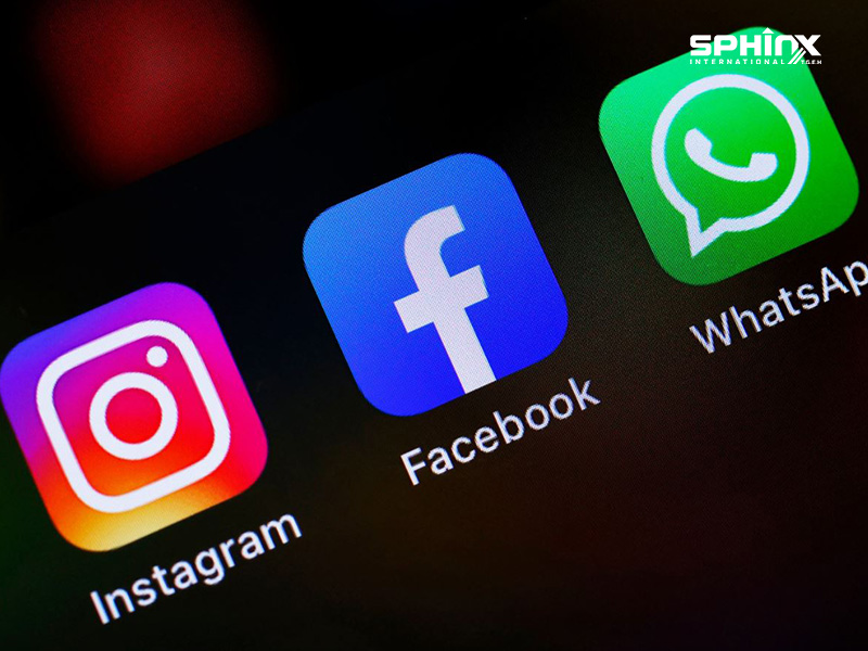 Facebook apps hit by global outage